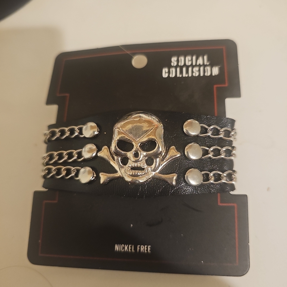 Hot Topic Black and Silver Skull Bracelet